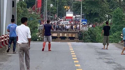 video  bridge collapses in typhoon hit vietnam  sending vehicles into river