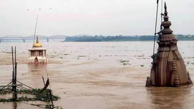 severe flooding in varanasi may force cremations onto streets