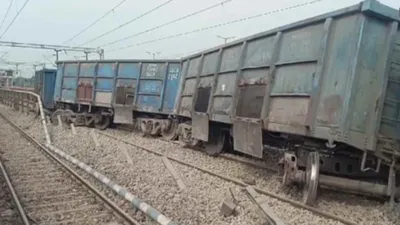 west bengal  five wagons of goods train derail in new maynaguri railway station