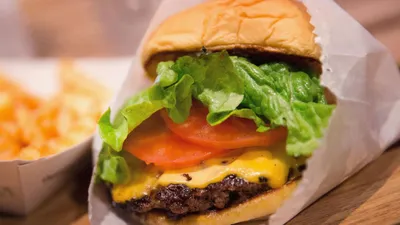 man orders burger at a joint for rs 1 600  gets nothing instead 