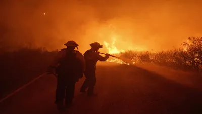 los angeles wildfire prompts evacuation of more than 1 200 residents