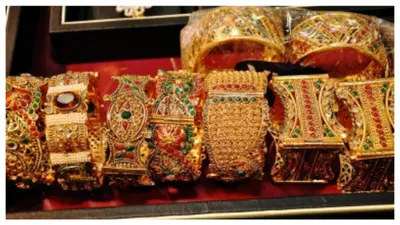 gold price falls but remains above rs 77 000 mark  check here what is the rate in your city 