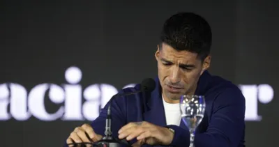 uruguay star luis suarez bids farewell to international football