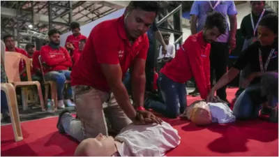 zomato trains delivery partners to offer lifesaving aid during roadside emergency