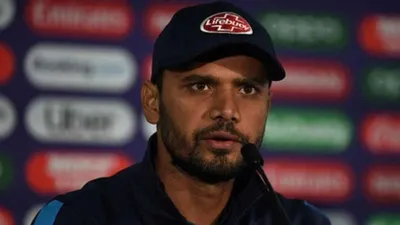 bangladesh unrest  former cricket captain mashrafe mortaza s house set ablaze by protestors  watch video