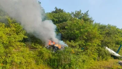 pune  three dead as helicopter crashes near bavdhan  video 