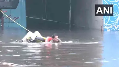 watch  bus passengers rescued with life jackets from flooded delhi underpass