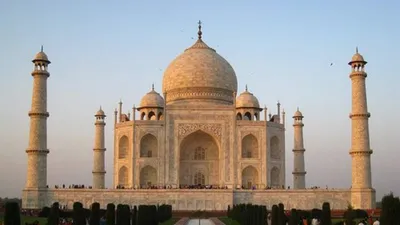 taj mahal’s main dome suffers water leakage amid continuous rain  asi confirms no structural damage