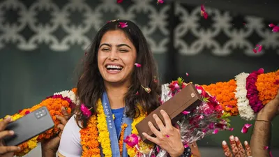 manu bhaker gets rousing welcome as she returns home with 2 olympic medals   watch