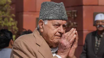 india bloc k   farooq abdullah to contest elections alone  hints on joining nda