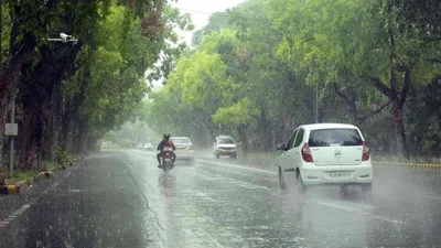 delhi ncr faces heavy rain  waterlogging reported near parliament