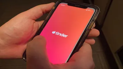 shocking  man seeks  therapy  after swiping 500 profiles a day on tinder